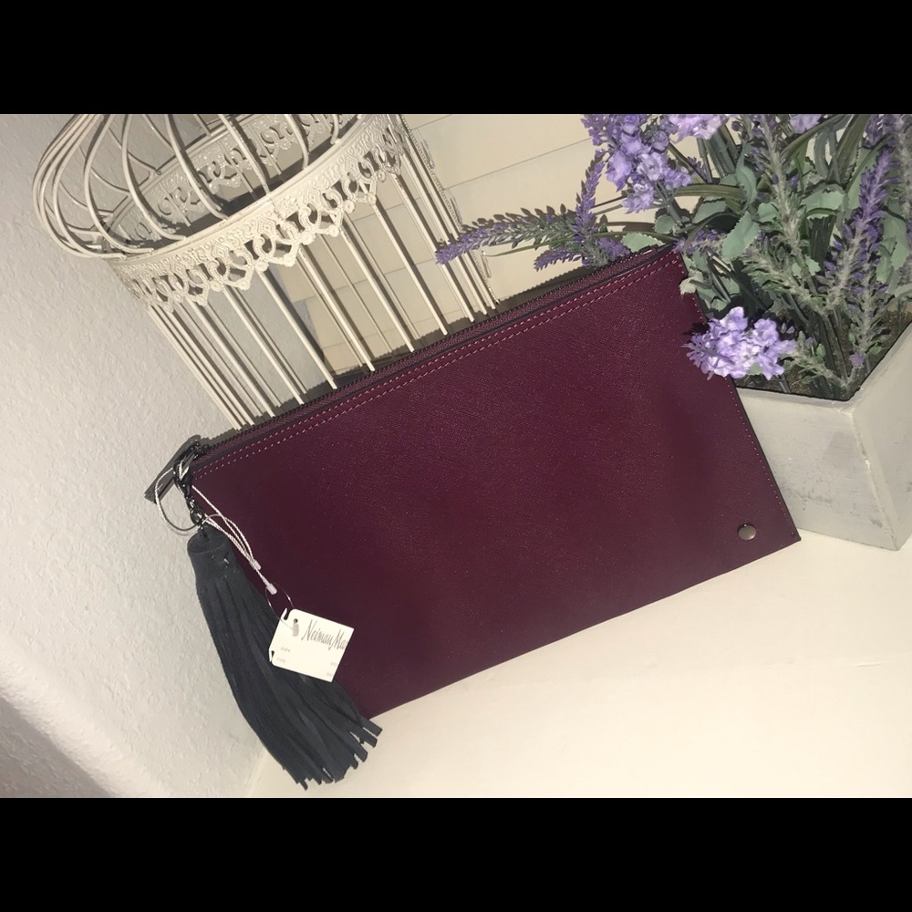 NEIMAN MARCUS CLUTCH/POUCH